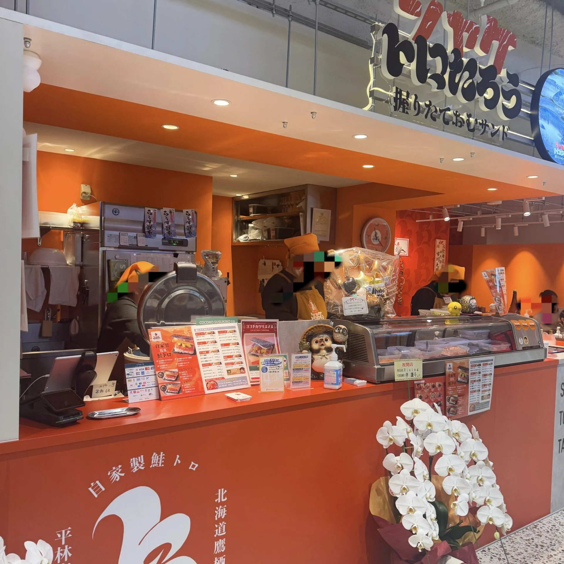 ココノススキノのシャケトロたろうのおにぎりを食べました。24年12月OPEN 北海道札幌市中央区